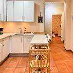 Modern Duplex Center 2d2b