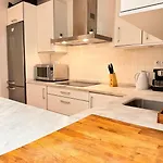 Modern Duplex Center 2d2b *