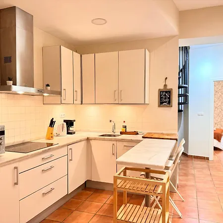 Modern Duplex Center 2d2b *