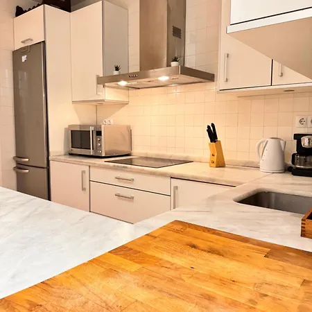 Modern Duplex Center 2d2b Apartment