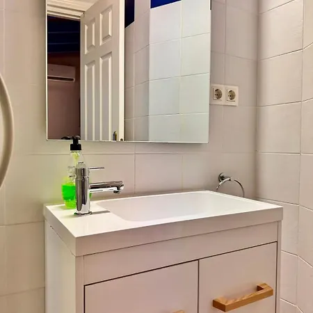 Modern Duplex Center 2d2b *