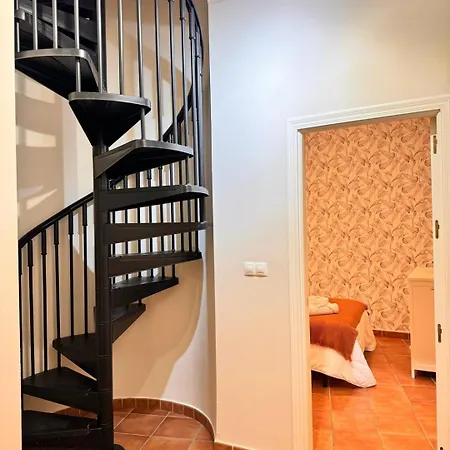 아파트 Modern Duplex Center 2d2b